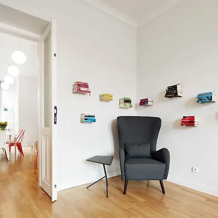 Crownhill Apartament *